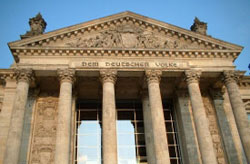 Historismus - Der Reichstag in Berlin heute - Eingang